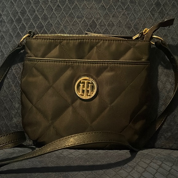Tommy Hilfiger Handbags - Tommy Hilfiger crossbody small